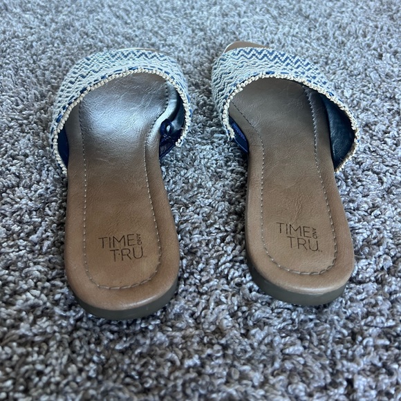 Woven Wicker Sandals - Picture 2 of 4